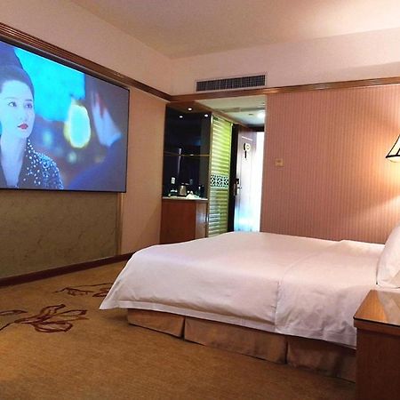 Vienna Hotel Zhanjiang Coast Avenue Екстериор снимка