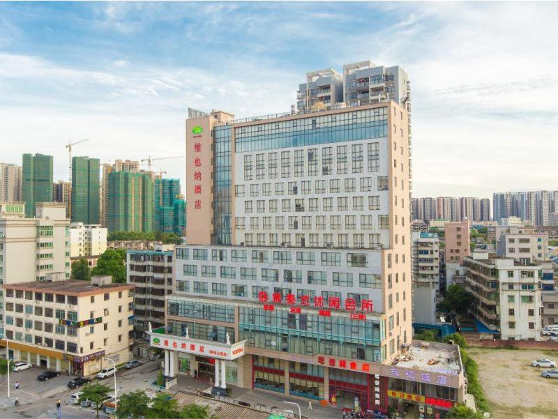 Vienna Hotel Zhanjiang Coast Avenue Екстериор снимка