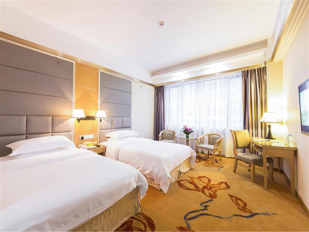 Vienna Hotel Zhanjiang Coast Avenue Екстериор снимка