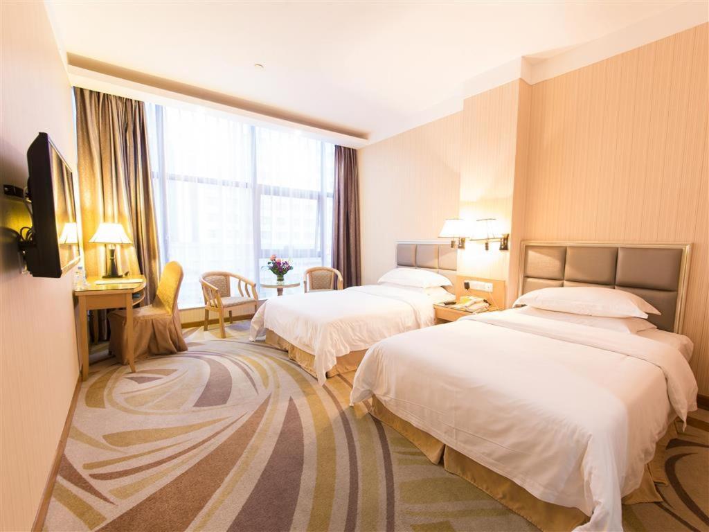 Vienna Hotel Zhanjiang Coast Avenue Екстериор снимка