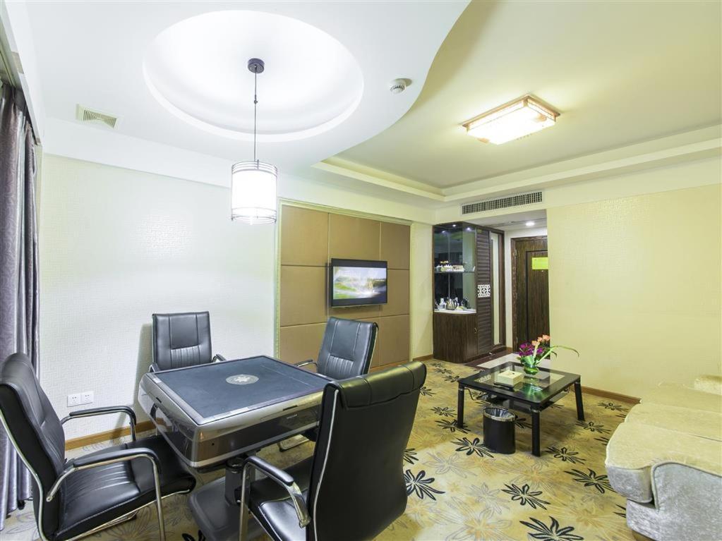 Vienna Hotel Zhanjiang Coast Avenue Екстериор снимка