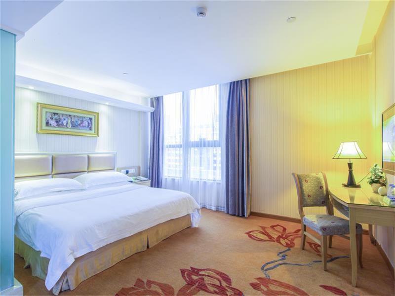 Vienna Hotel Zhanjiang Coast Avenue Екстериор снимка