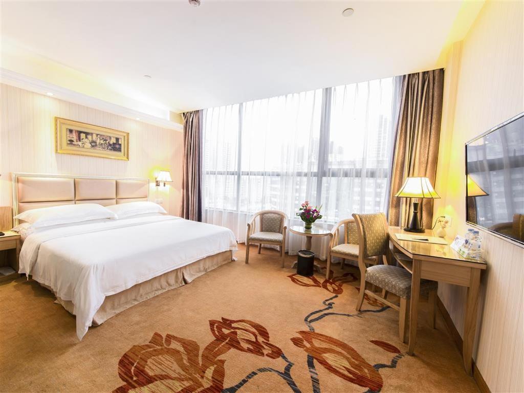 Vienna Hotel Zhanjiang Coast Avenue Екстериор снимка