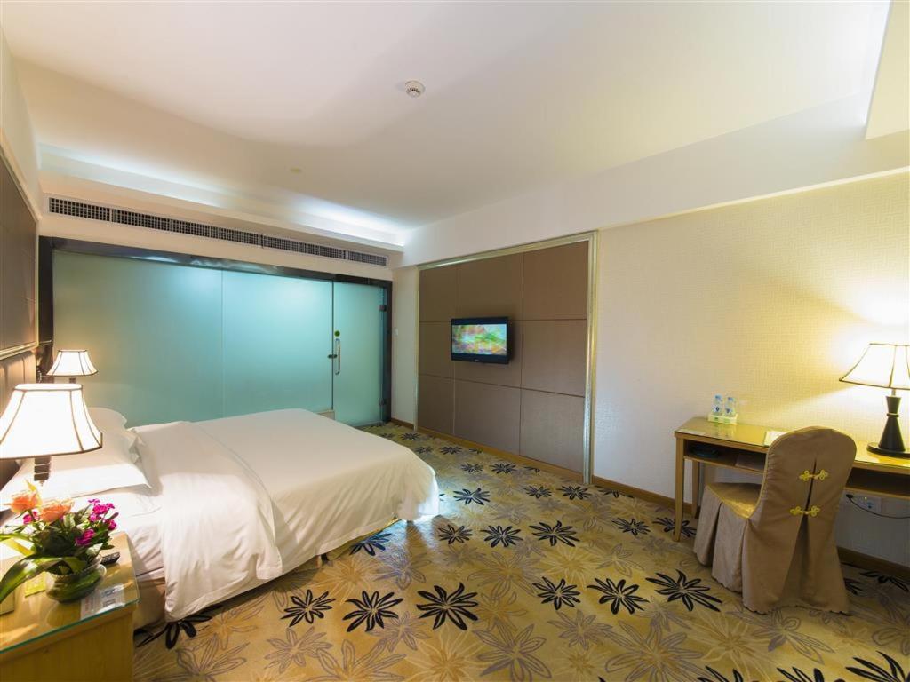 Vienna Hotel Zhanjiang Coast Avenue Екстериор снимка