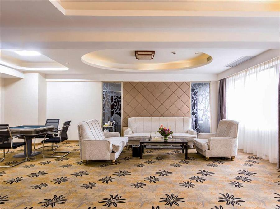 Vienna Hotel Zhanjiang Coast Avenue Екстериор снимка